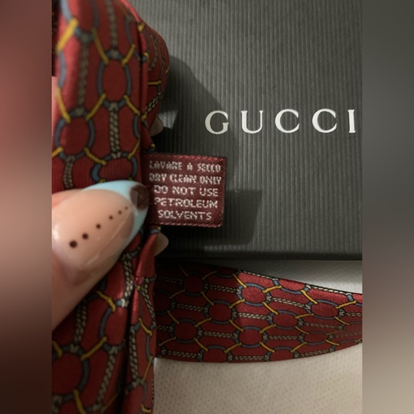Gucci Red and Gold Patterned Tie (reposhing because purchased several) - Picture 6 of 6